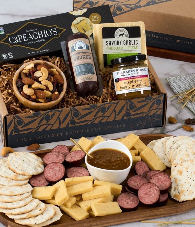 B-150.jpg Sausage, Cheese and Crackers Basket