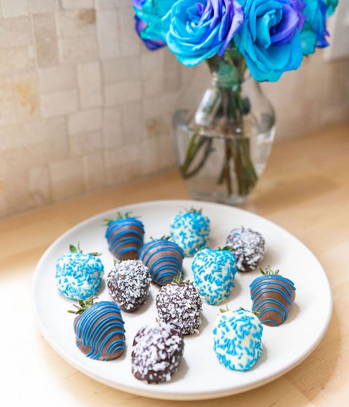 E-194_A2.jpg Baby Boy Chocolate Covered Strawberries - Image 3