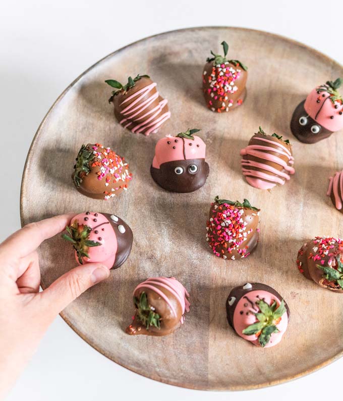 E-818_A2.jpg Ladybug Chocolate-Covered Strawberries - Image 3