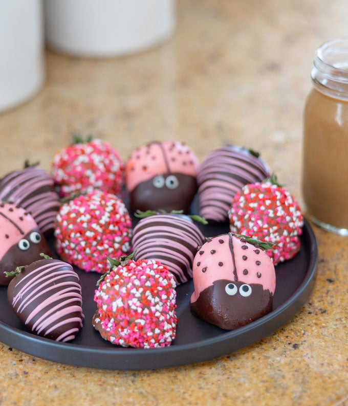 E-818_A4.jpg Ladybug Chocolate-Covered Strawberries - Image 5