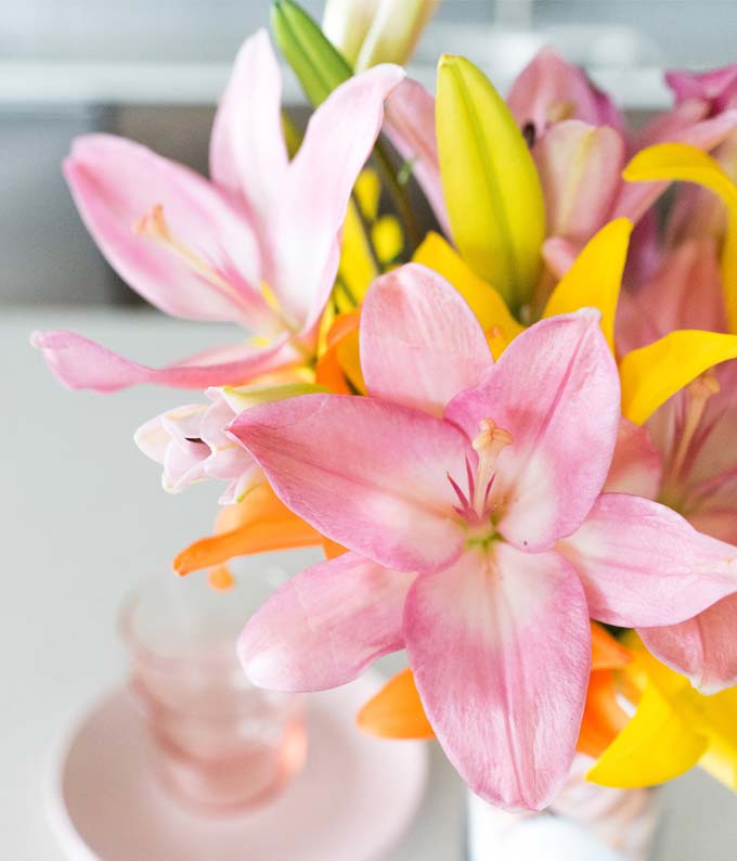 F-667_A3.jpg Stunning Lily Bouquet - Image 4