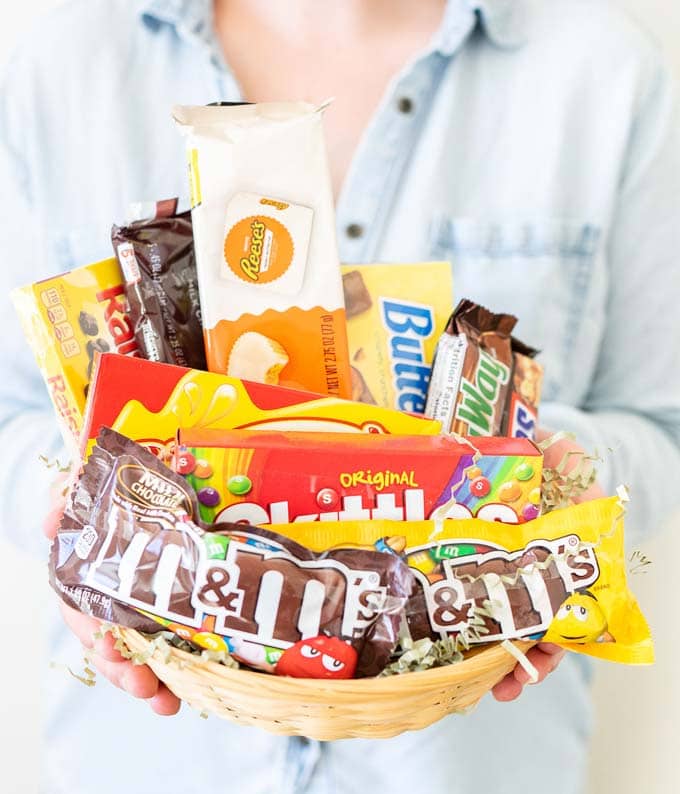 FYF-854_A1.jpg Everyone's Favorite Candy Basket - Image 2